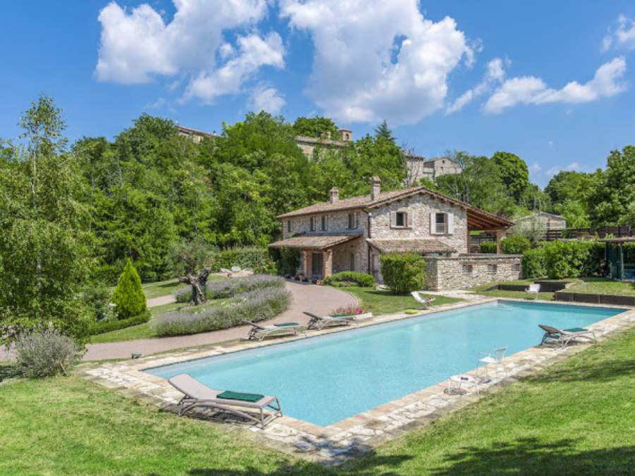 Eine vermittellte Villa in den Marken mit Pool