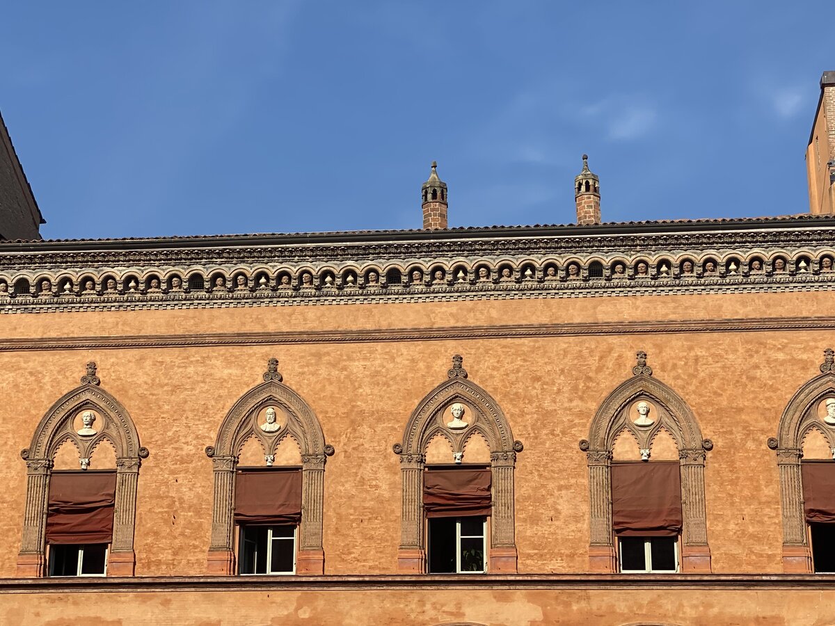 Bologna entdecken: Die Stadt der Arkaden, Genüsse und Geschichten