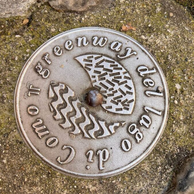 Entlang der Zeichen des Greenway del Lago di Como