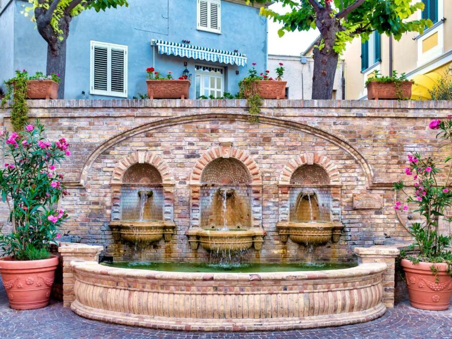 Schöne Brunnen ohne menschenmassen