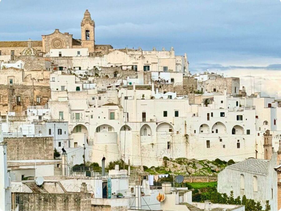 Blick auf Ostuni in Apulien