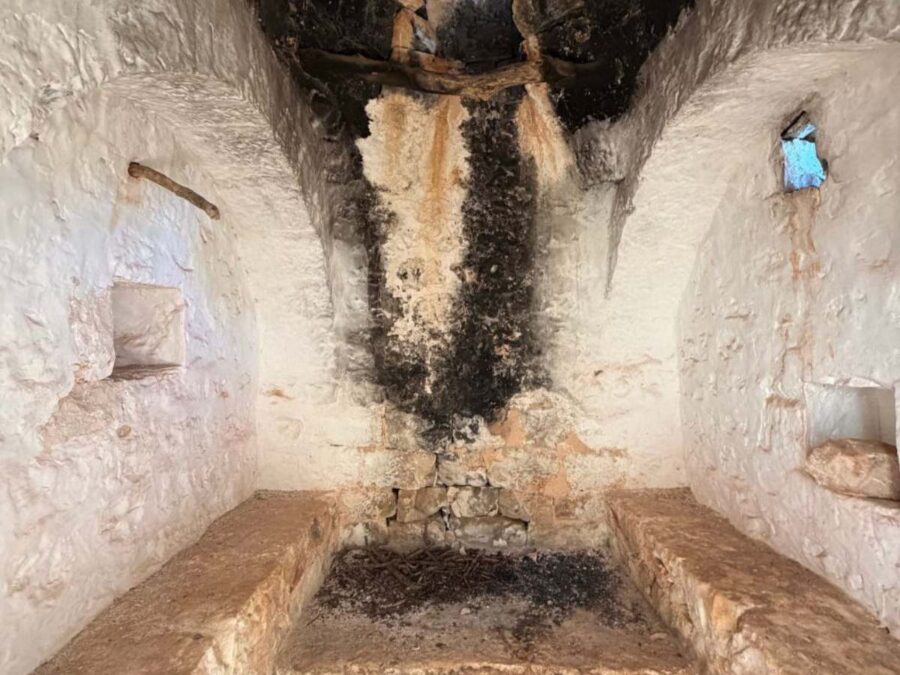 Alberobello - Feuerstelle im Trullo