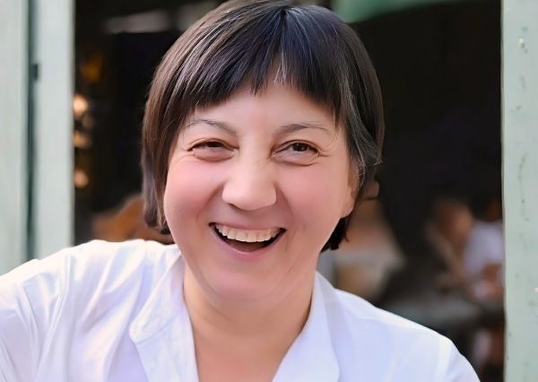 Evi Plattner aus Südtirol auf der Piazza von ItaliaEssenza