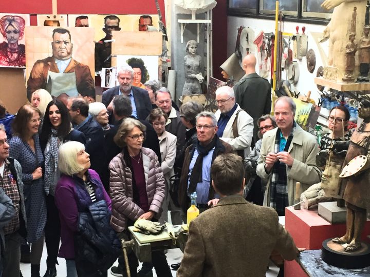 Mitglieder der Società Dante Alighieri Darmstadt beim Atelierbesuch bei Bildhauer Ariel Auslender
